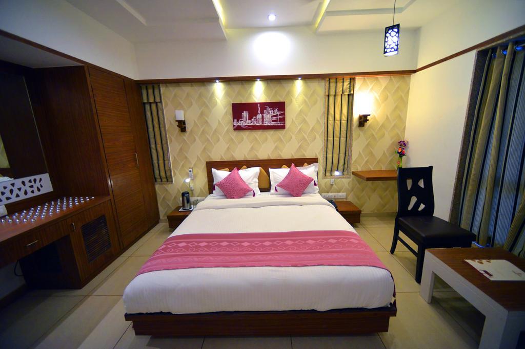The Grand Imperial Hotel Morbi 외부 사진